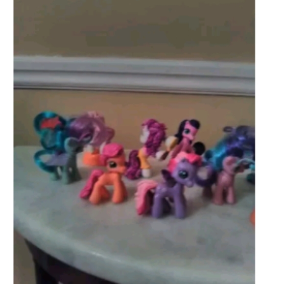 My little pony lot of 14 figurines. Mini - Picture 2 of 3